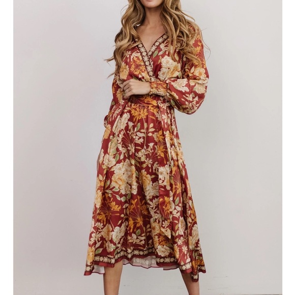 Wild Luxe Dresses & Skirts - Floral Pleated Midi Dress